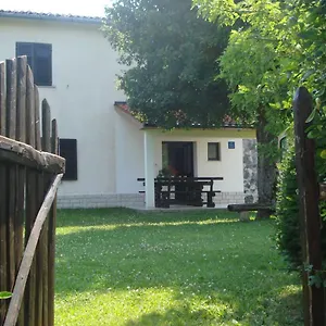 Apartament Aldo, Roč